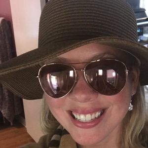 Meet your Posher, Roxanne